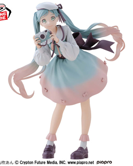 Hatsune Miku - Holiday Memories Camera Figure 20cm (BANPRESTO)