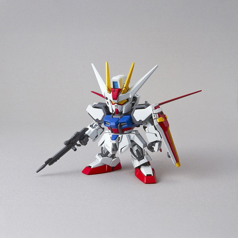 SD Gundam Ex-Standard Aile Strike Gundam Model Kit (BANDAI)